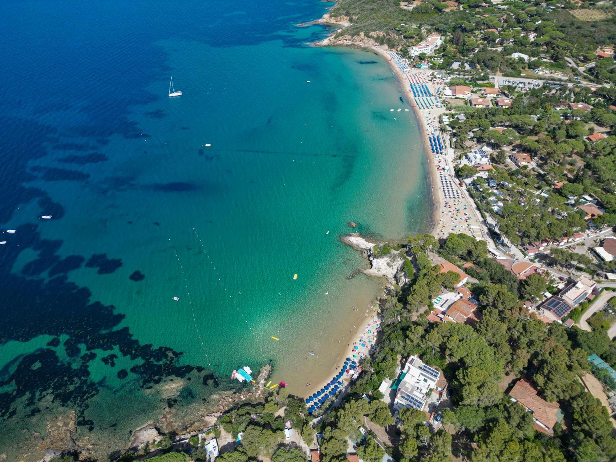 Camping Village Le Calanchiole Каполивери Екстериор снимка