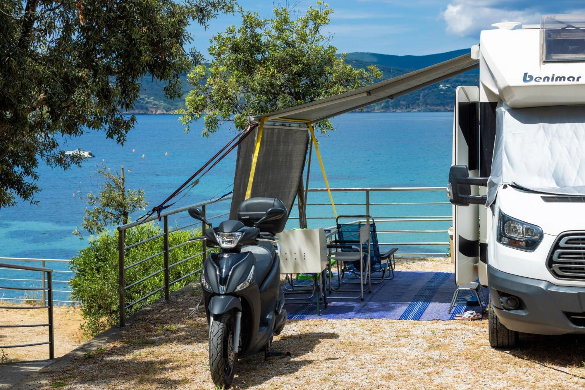 Camping Village Le Calanchiole Каполивери Екстериор снимка